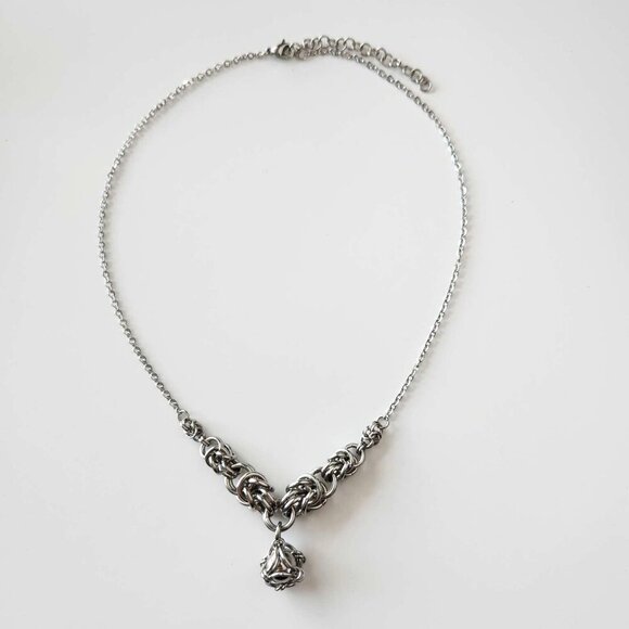 Medieval gothic chainmail choker necklace with a small silver chain - Picture 4 of 7